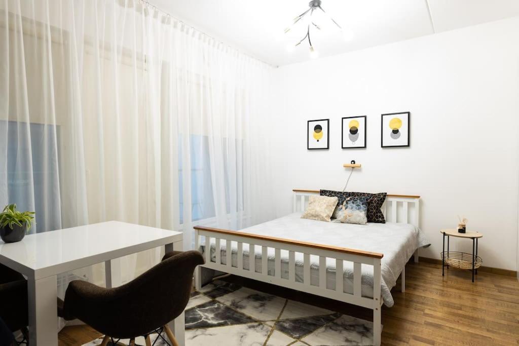 Modern & Cozy Place In The Very Heart Of