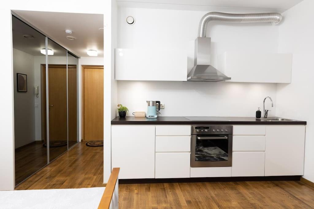 Modern & Cozy Place In The Very Heart Of Butas *